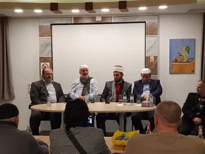 Kulturverein Albanischer Muslime - Xhamia "Vëllazërimi"مسجد