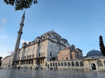 Moschee Fatih (Fatih Camii Ve Yatili Talebe Yurdu)