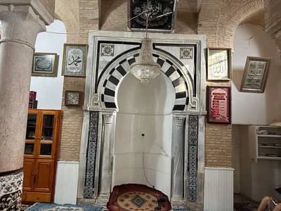 مسجد الحلاق مقام أبي زمعة البلوي